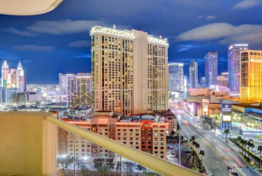 Lucky Gem Penthouse & Luxury Suites at Signature Resort, Balcony Strip View 2605